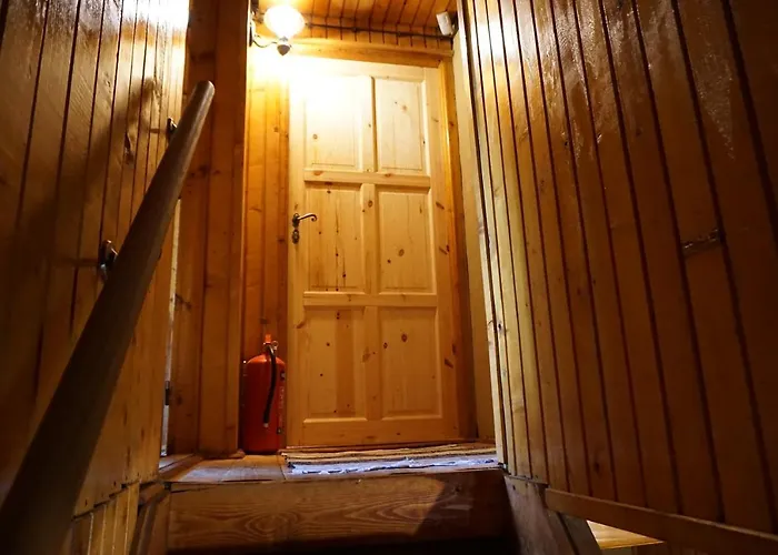 Orman Evi Ziva Pod Babou Horou